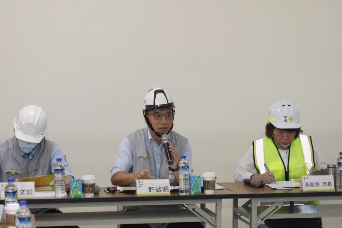 0_交通處長許啟明說明工程進度.JPG