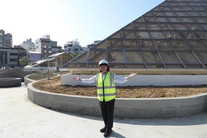 0_黃敏惠市長率隊視察義昌公園停車場工程 (1).JPG