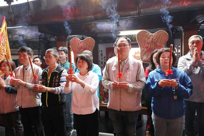 0_黃敏惠市長參拜祈福.JPG
