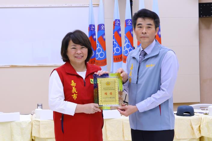 0 黃敏惠市長表揚113年「後備軍人資料清查作業」役政績優單位嘉義市西區公所.JPG