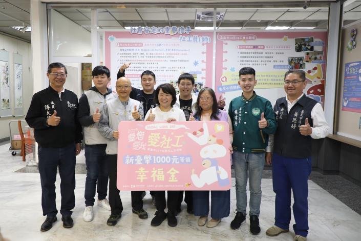 0_黃敏惠市長頒發幸福金.JPG