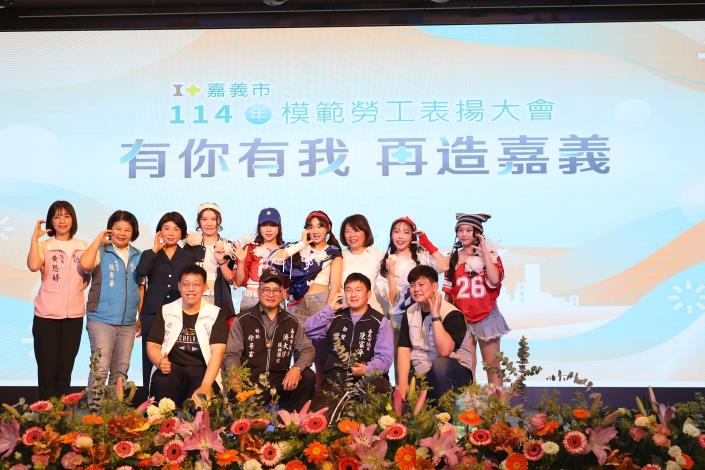 0_市長與嘉女熱舞社合照.JPG
