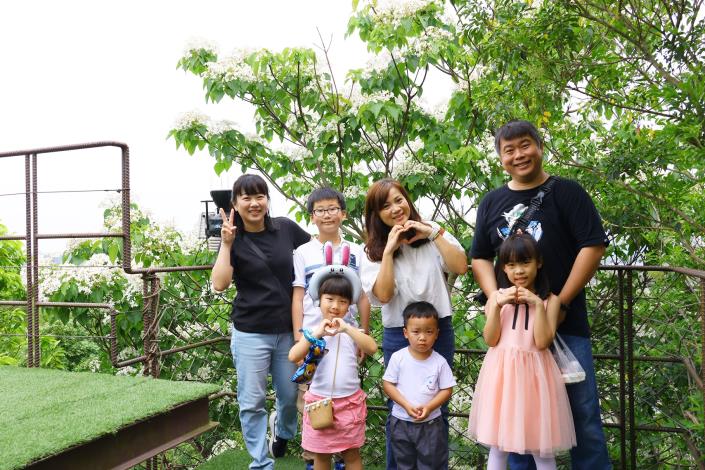 0 桐花花況正好 吸引民眾出門踏青 (6).JPG