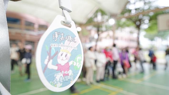 0 跑完全程並撿拾垃圾的完賽者可獲得一面可種植的「種子紙獎牌」