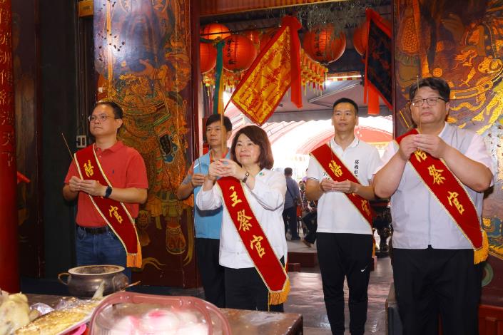 0 黃敏惠市長今日率市府團隊參拜多座廟宇 祈求媽祖護佑市運昌隆 (3).JPG