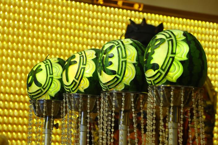 0 典禮循古禮進行 隆重且虔誠 以果雕、供品等表達心意 (2).JPG