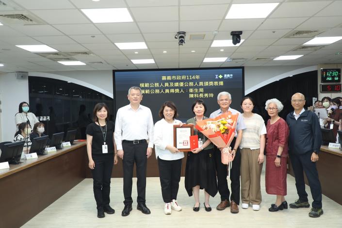0_模範公務人員陳秀玲科長.JPG