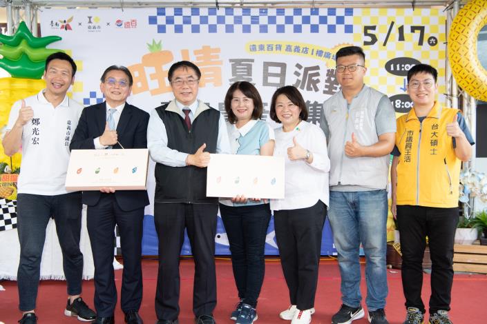 0 黃敏惠市長致贈「金馬61幸福嘉義米禮盒」 展現嘉義市農業精緻創新特色