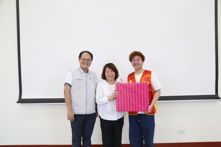 0_黃敏惠市長致贈禮品 (3)