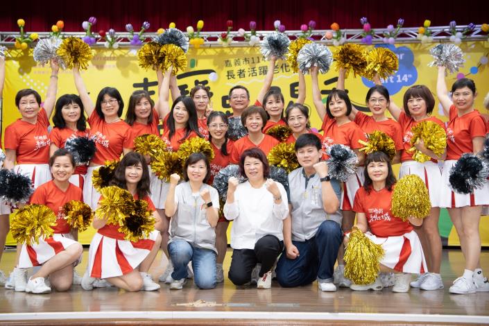 0_市長與勇壯啦啦隊合照