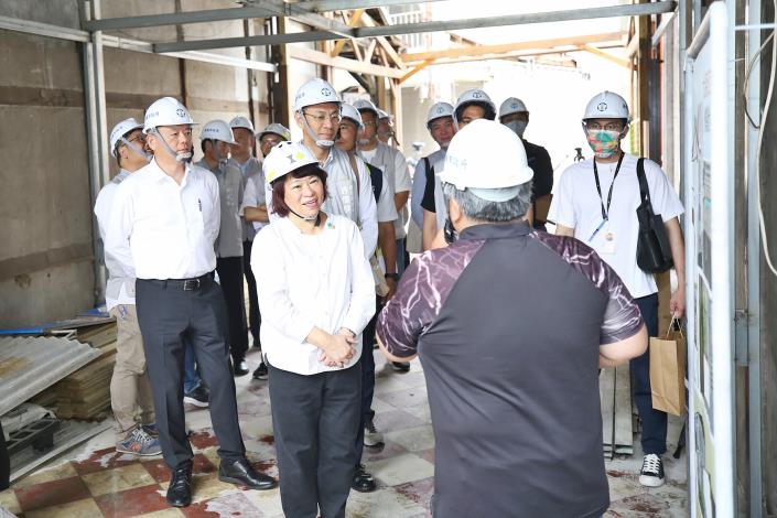 0_黃敏惠市長視察嘉有木屋整建維護工程 (3).JPG