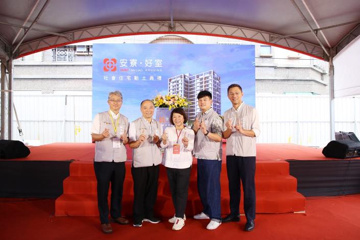 0_市府團隊合照.JPG