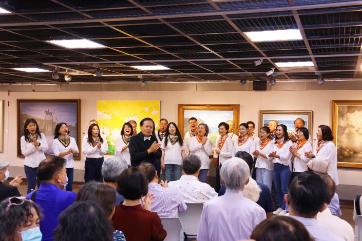 0 校園民歌合唱團以溫暖歌聲為活動開場.JPG