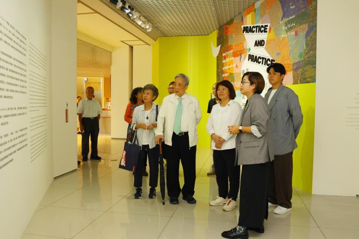 0 市長觀覽展覽 (2).JPG