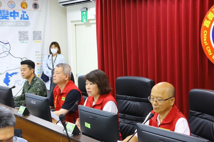 0 黃敏惠市長主持一級開設會議 整合局處全力防災 (4)