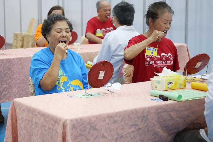 0_長輩參與潔牙比賽 (8).JPG