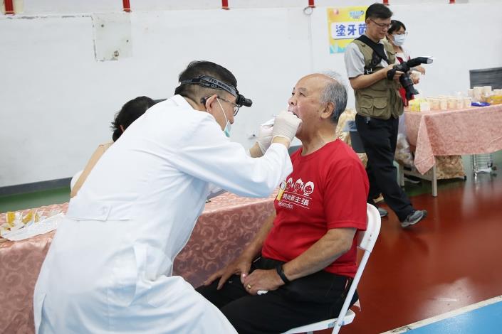 0_長輩參與潔牙比賽 (9).JPG
