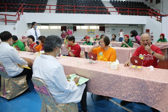 0_長輩參與潔牙比賽 (1).JPG