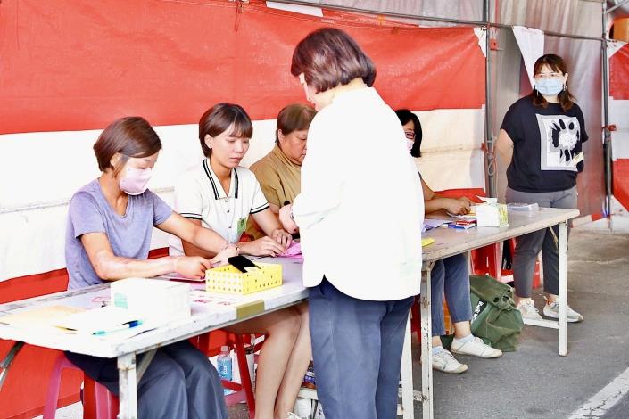 0_黃敏惠市長投下神聖一票 (1)