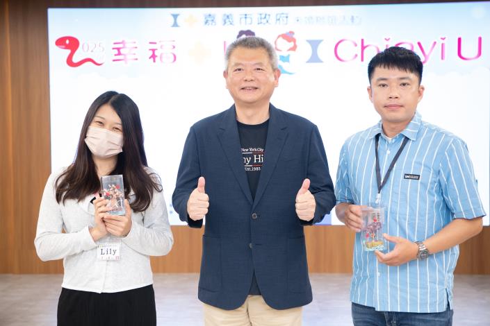 0_林瑞彥副市長致贈情愛情桃花樹與良緣紫晶樹