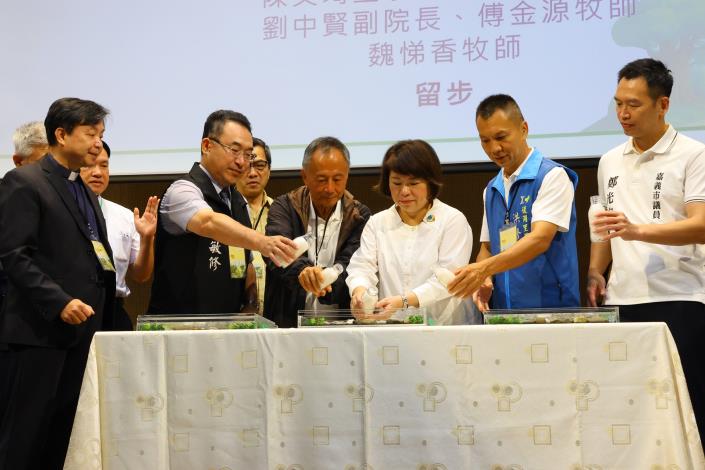 0 黃敏惠市長代表立下鹽約 象徵市府治理城市的責任.JPG