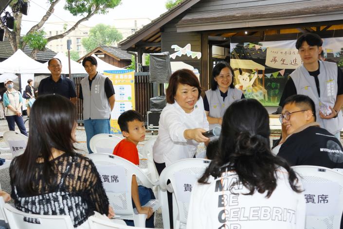 0 黃敏惠市長透過問答 與大小朋友共同輕鬆學習永續知識.JPG