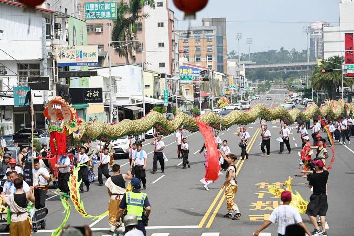 0_嘉義城隍夜巡 九尊城隍齊聚共祈國泰民安 黃敏惠市長「人在 神在 嘉義就在」 (1)