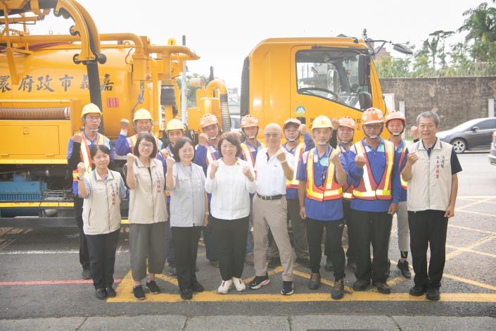 0 黃敏惠市長感謝前往第一線的清潔隊同仁展現專業