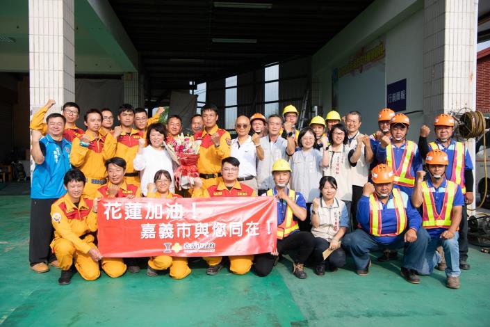 0fb 黃敏惠市長偕陳永豐秘書長一同感謝全體救援人員