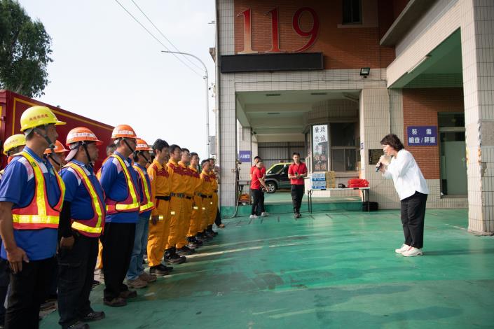 0 黃敏惠市長向全體救援人員致上感謝與敬意 (2)