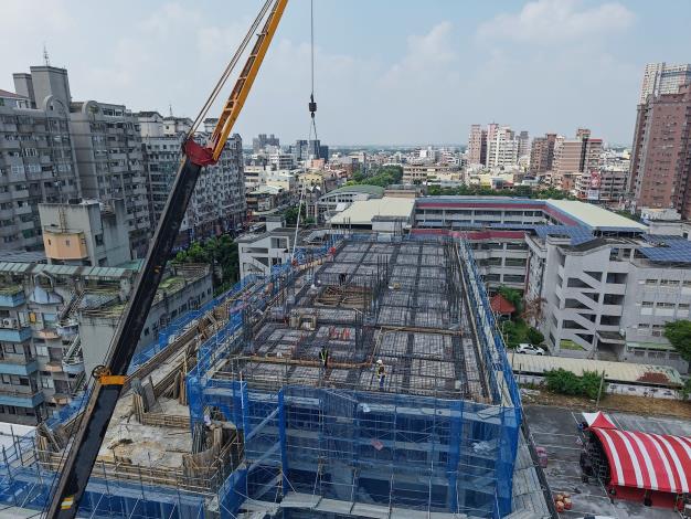 0_從橋下辦公到擁有新家 黃敏惠市長見證西區區政大樓上樑典禮 (1)