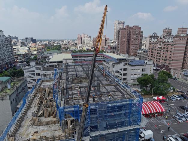 0_從橋下辦公到擁有新家 黃敏惠市長見證西區區政大樓上樑典禮 (2)