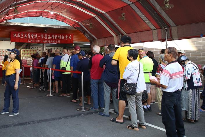 0_中秋送愛心！九華山地藏庵發放贊普品 與嘉市府攜手傳遞溫暖 (4).JPG