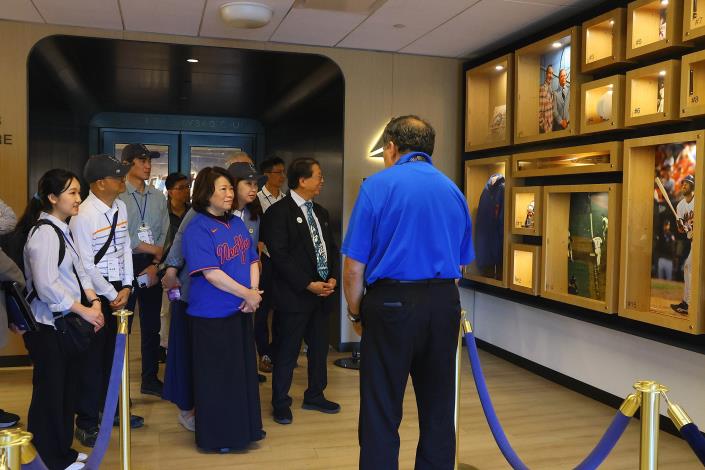 0 黃敏惠市長率隊訪美，參訪大都會球場_0