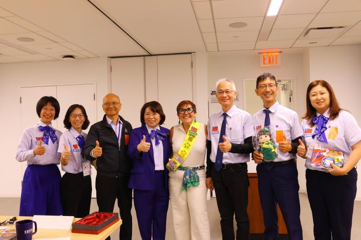 0 黃敏惠市長與美國女童軍總會首席資金發展官Meridith(左五)合影_0