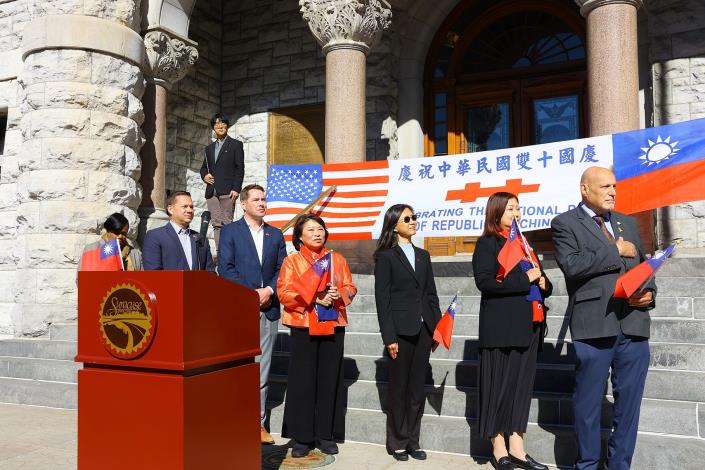 0 黃敏惠市長參與國慶升旗典禮 見證國旗飄揚_0_0