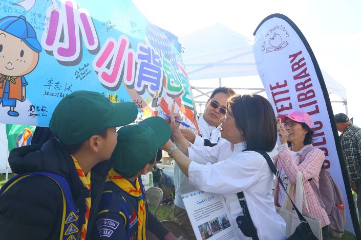 0 黃敏惠市長為嘉大附小孩子送上鼓勵_0