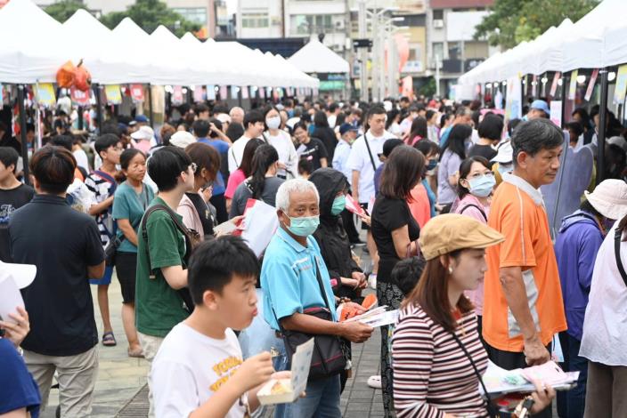 0_現場有多元市集與宣導攤位 (1)