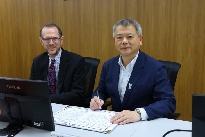 0 林瑞彥副市長代表與美國WW-P學區長Dr.David Aderhold共同簽署教育合作備忘錄 (1).JPG