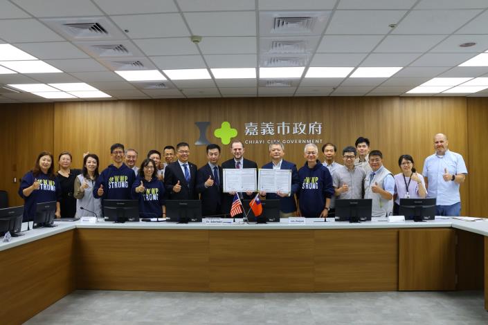 0 市府教育團隊與WW-P學區長合影 (2).JPG