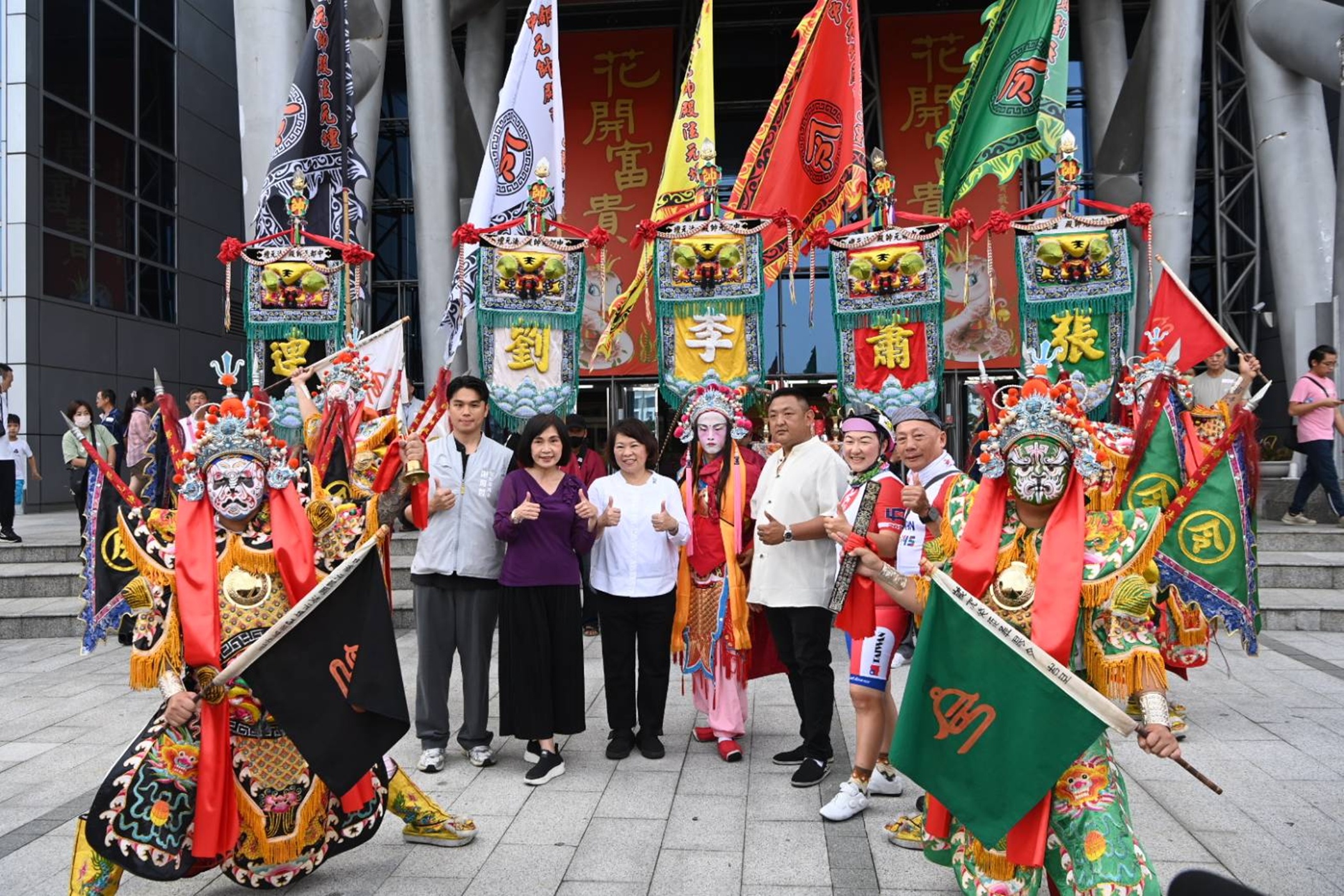 A  市長於市府前 熱情歡迎陣頭齊聚有家將窟美稱的嘉義市 (1)