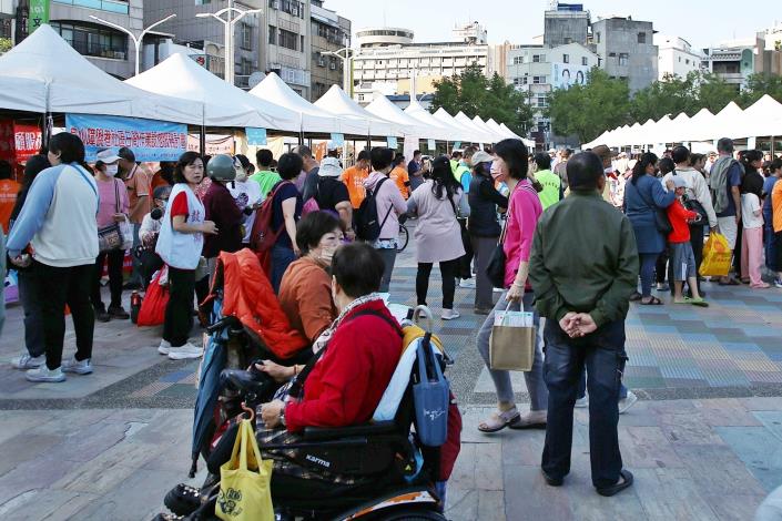 0_人潮滿滿 (1).JPG