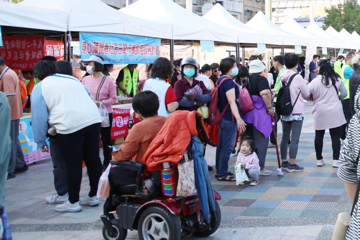 0_人潮滿滿 (2).JPG