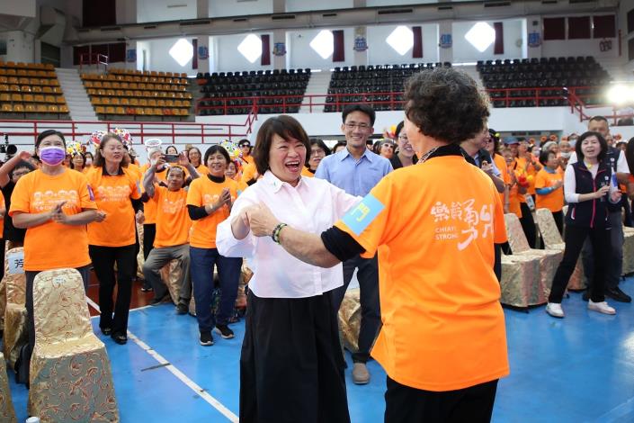0_黃敏惠市長與長者齊聚同樂 (1).JPG
