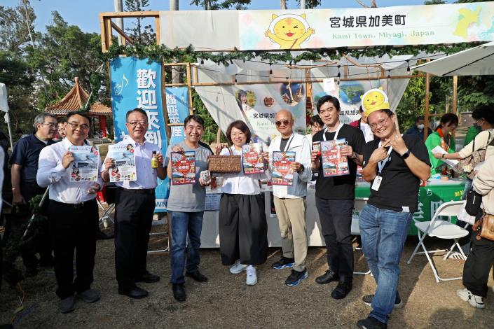 0 市長率市府團隊前往開嘉市集 推廣加美町與開嘉市集上的好物 (1).JPG