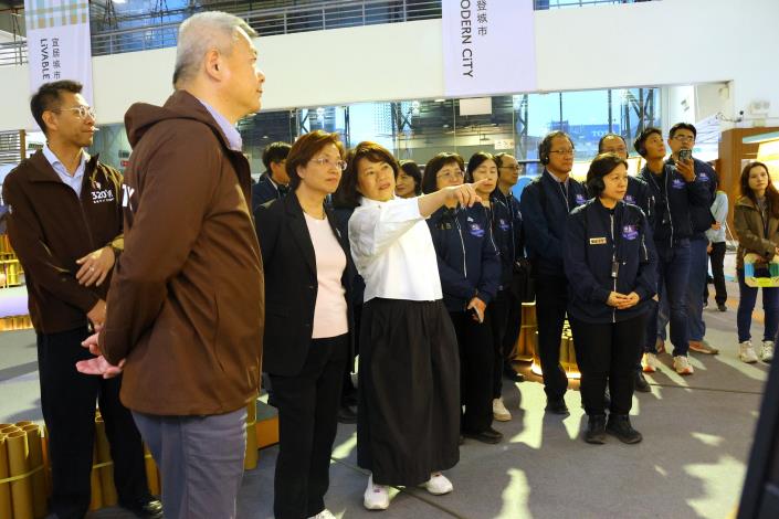0 黃敏惠市長與王惠美縣長共同走訪320 1嘉義市城市博覽會 (1).JPG