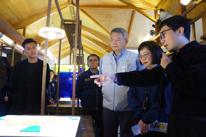 0 林瑞彥副市長偕同彰化縣政府團隊共同走訪舊監宿舍群展區.JPG