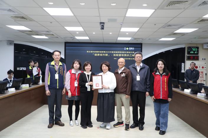 0_衛生局以「TEENS有話YOUNG說 接住青春的心，別讓沉默墜落」榮獲健康城市類海報獎優等.JPG