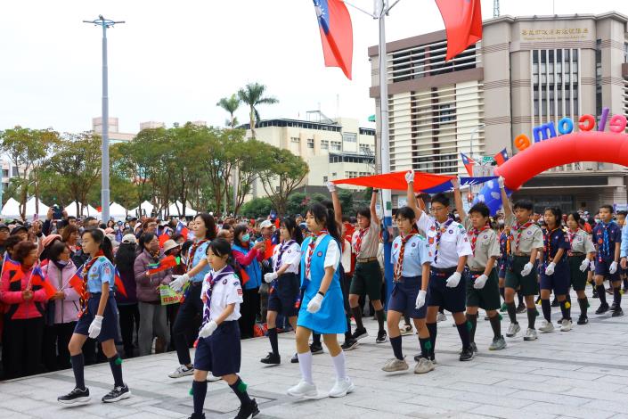 0 童軍今日擔任護旗手、升旗手等重要角色.JPG