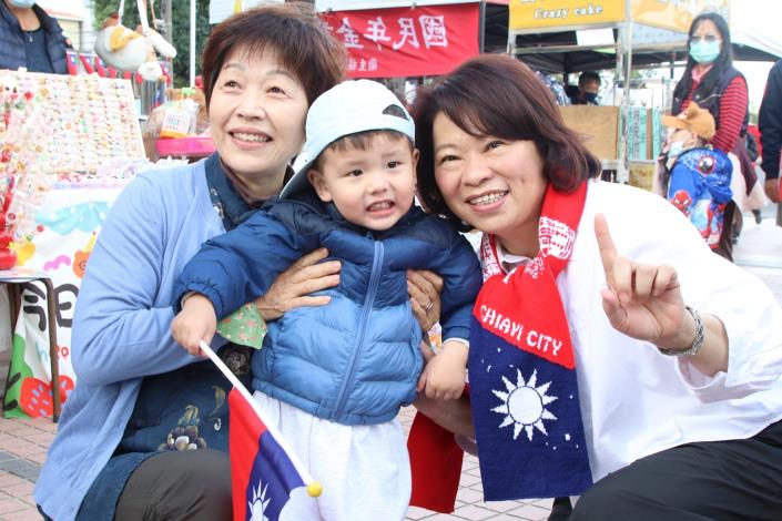 市長與市民開心合照 (2).JPG